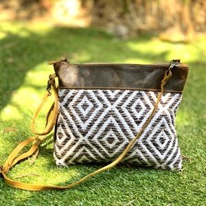 Sine Qua Non Small Crossbody bag